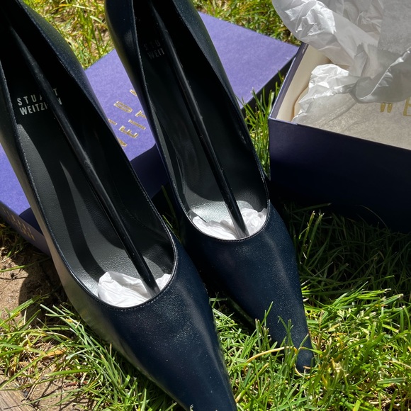 New Navy Blue classic pumps by Stewart Weizmann Nordstrom size 9 1/2. Never worn - Picture 1 of 4